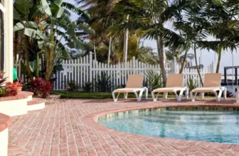 What Are the Best Outdoor Décor Ideas for Poolside Areas?
