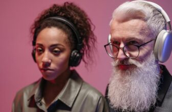 What’s the Difference Between Headphones and Headsets?